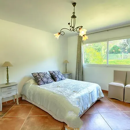 Spacieuse Avec Piscine à Coti-chiavari *