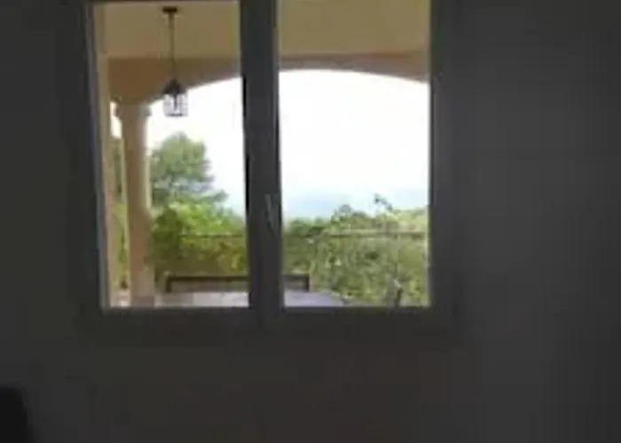 Spacieuse Avec Piscine à Coti-chiavari