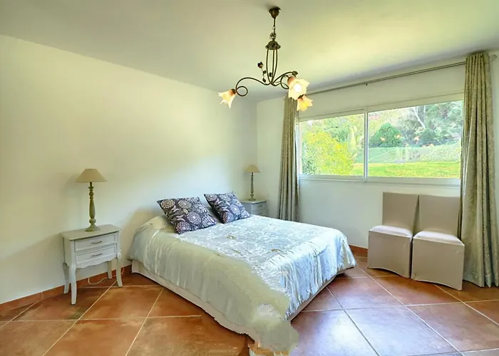 Spacieuse Avec Piscine à Coti-chiavari *