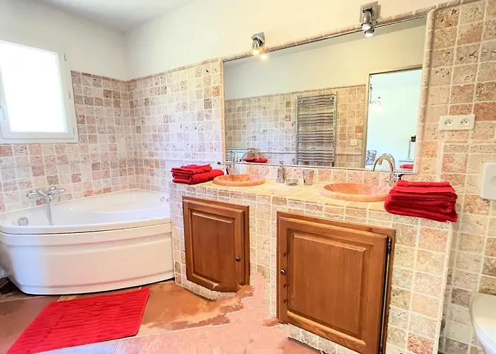 Villa Spacieuse Avec Piscine à Coti-chiavari *