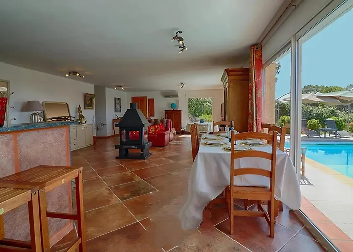 Villa Spacieuse Avec Piscine à Coti-chiavari Coti-Chiavari (Corsica)