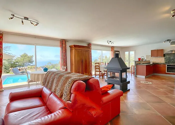 Spacieuse Avec Piscine à Coti-chiavari Villa